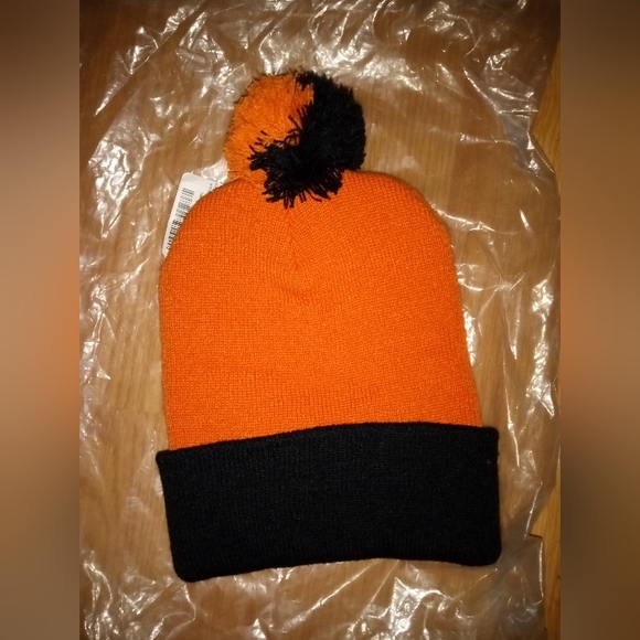 Supreme Team Beanie - Picture 3 of 6